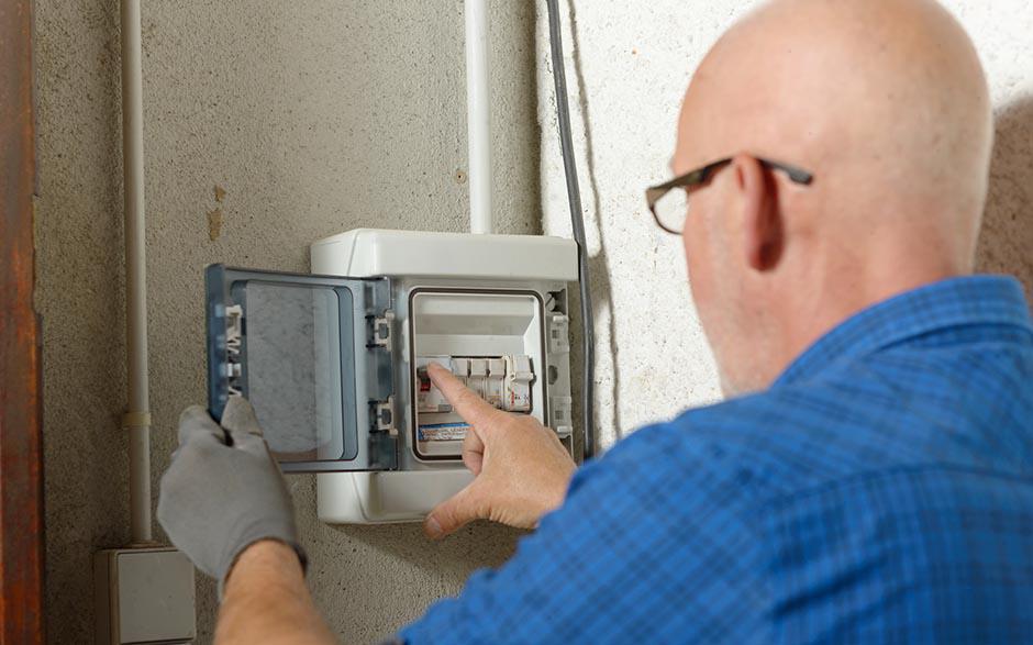 cherche électricien Villemomble